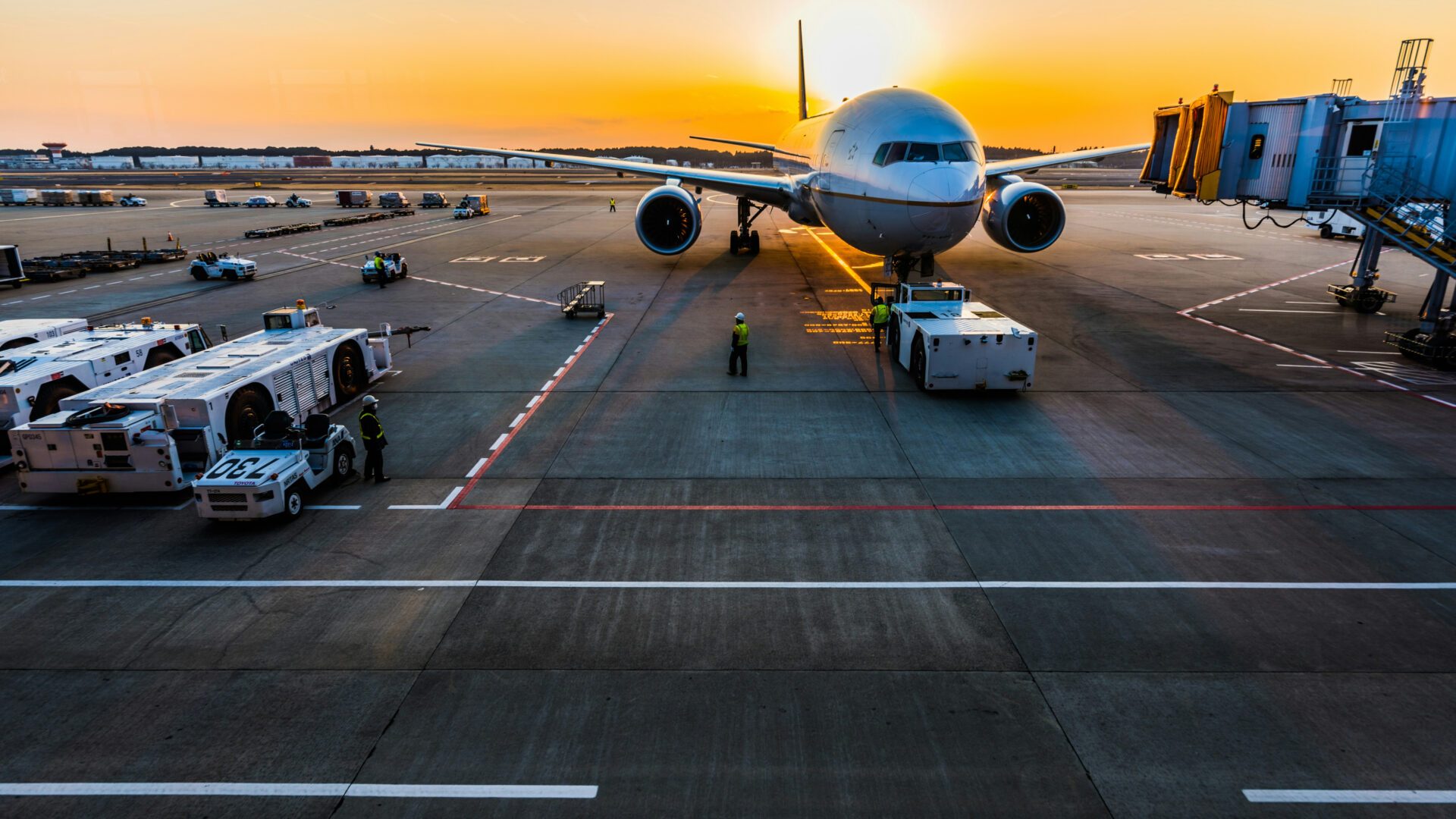 airplan-tarmac